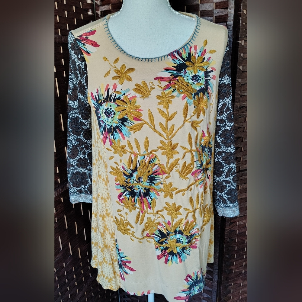 John Mark Embroidered Floral Tunic Top M Art Teacher Abstract Flower Boho Artsy